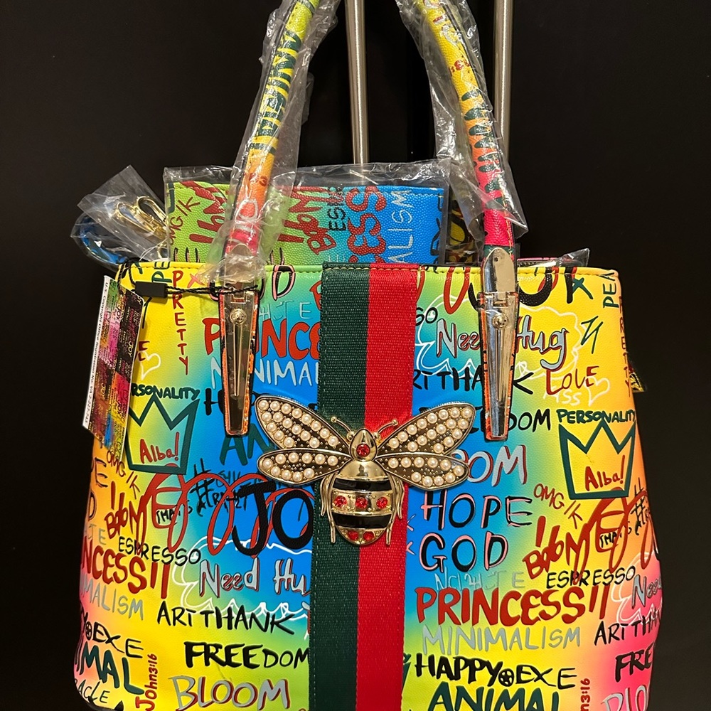 Alba Multicolored Graffiti Queen Bee bag set